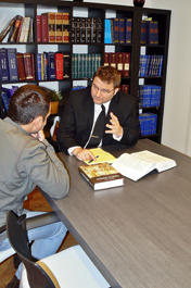 י.ד הופמן - יצירת קשר